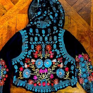 Johnny Was hood embroidered jacket. Cropped to the waist. Comfy and cool.